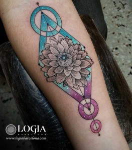 tatuaje-flor-lotto-brazo-logia-barcelona-fox 